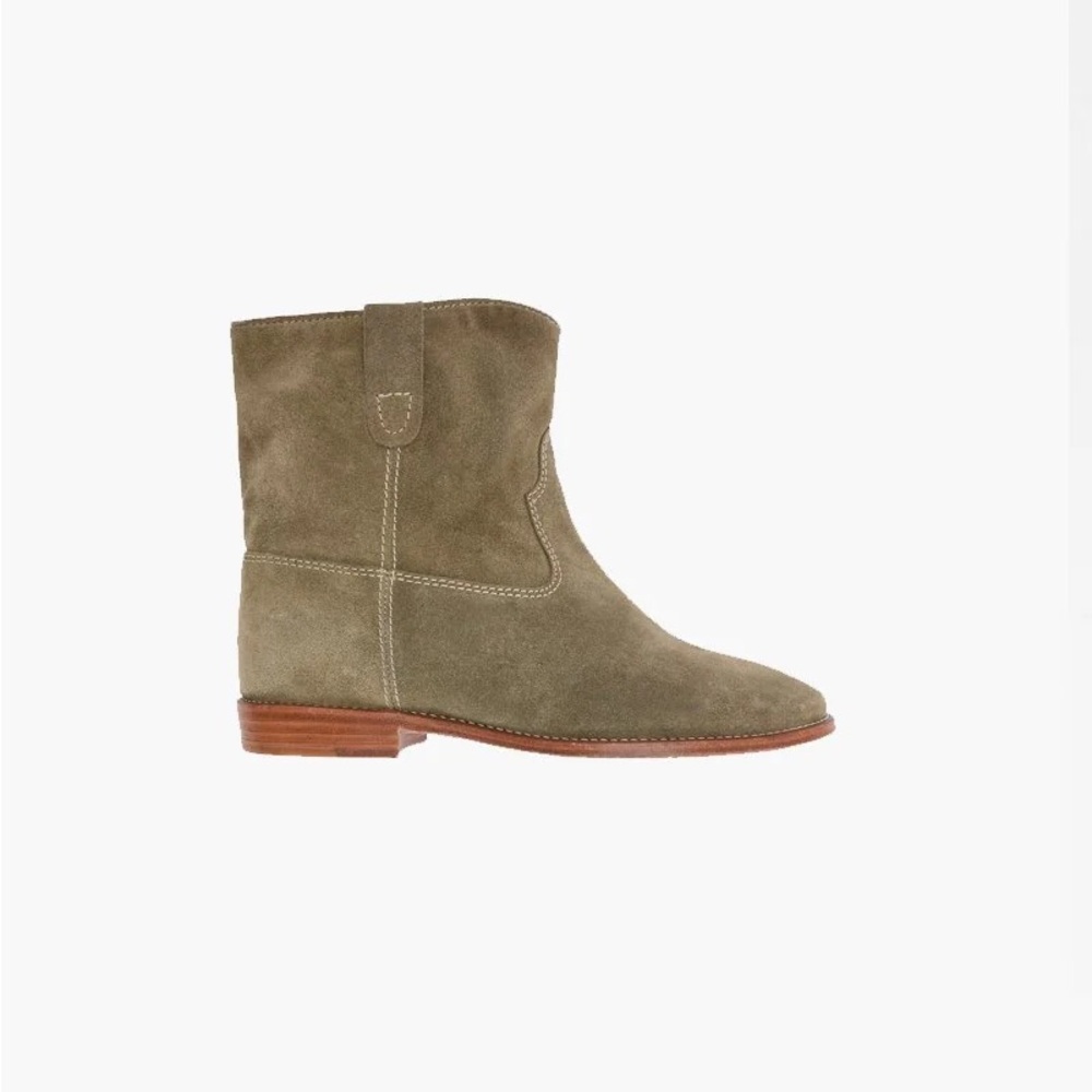 Ankle boots with hidden wedge